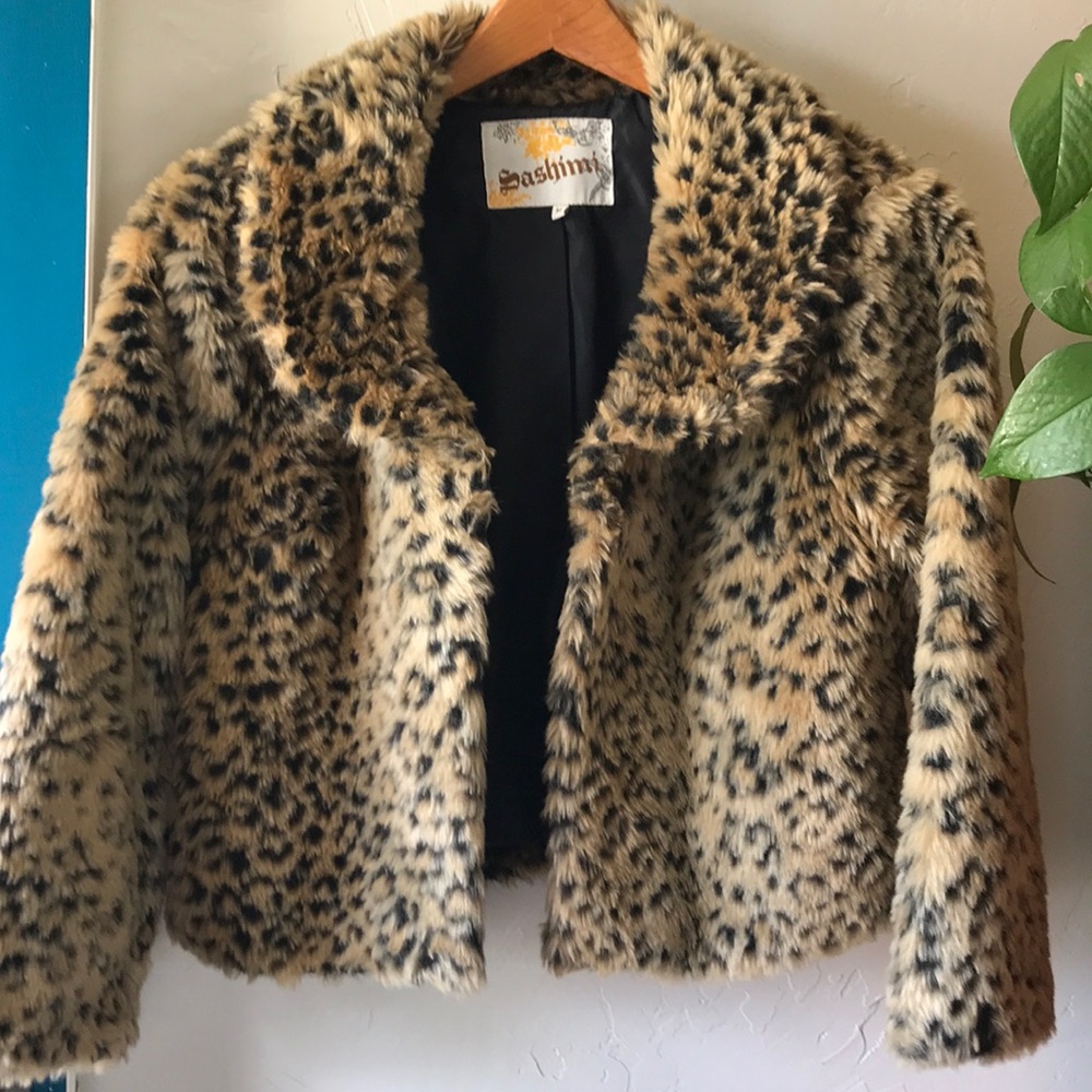 Cute vintage leopard faux fur coat